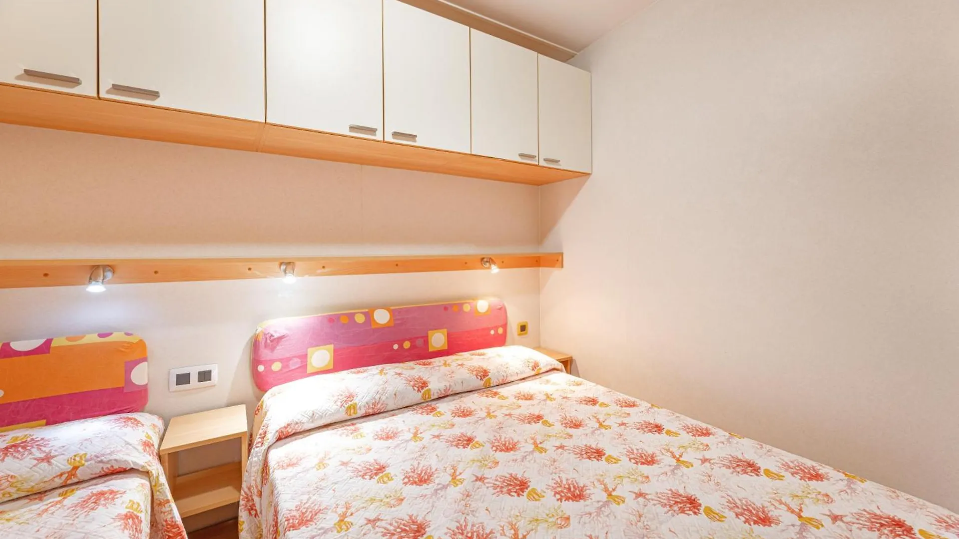 אתר קמפינג קאפוליברי Camping Bungalow Lido